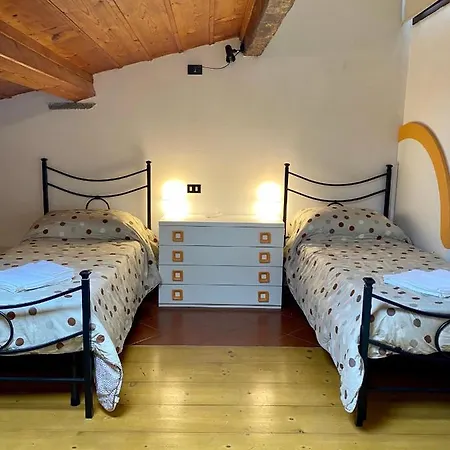 Cozy 4th And Top Floor Apartment *