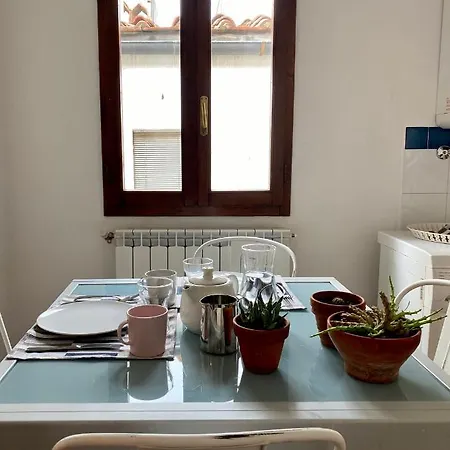 Apartment Cozy 4th And Top Floor *